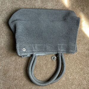 Lovely The Sak purse. Excellent condition. MEDIUM sz. Classic Sak woven purse.